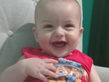 Bebê de 7 meses enfrenta tumor cerebral e mobiliza corrente de solidariedade