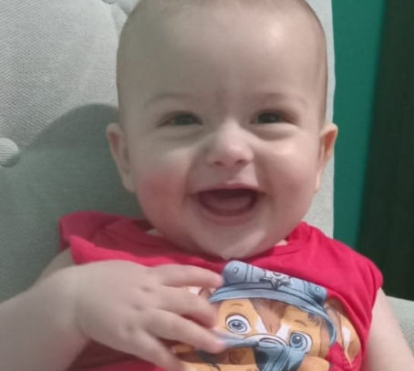 Bebê de 7 meses enfrenta tumor cerebral e mobiliza corrente de solidariedade