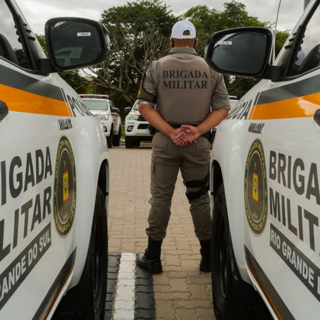 Adolescentes são flagrados com arma de fogo e faca dentro de sala de aula em Ijuí