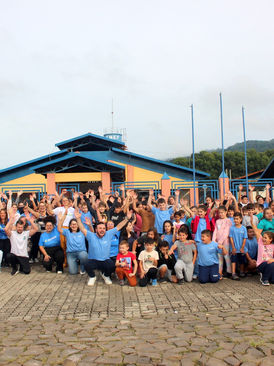 Alunos da rede municipal recebem uniformes de inverno em Jaguari