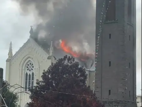 Incêndio atinge igreja da Matriz de Flores da Cunha