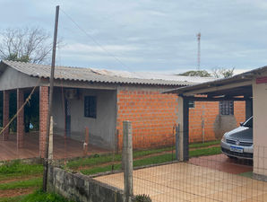 Vídeo; Prefeitura recolhe telhas que foram doadas aos moradores do Carovi após temporal