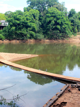 Passarela de acesso à ilha do Balneário Fernando Schilling é recolocada