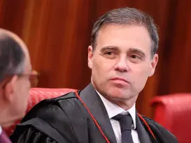 Mensagens indicam encontro entre Vorcaro e André Mendonça em São Paulo