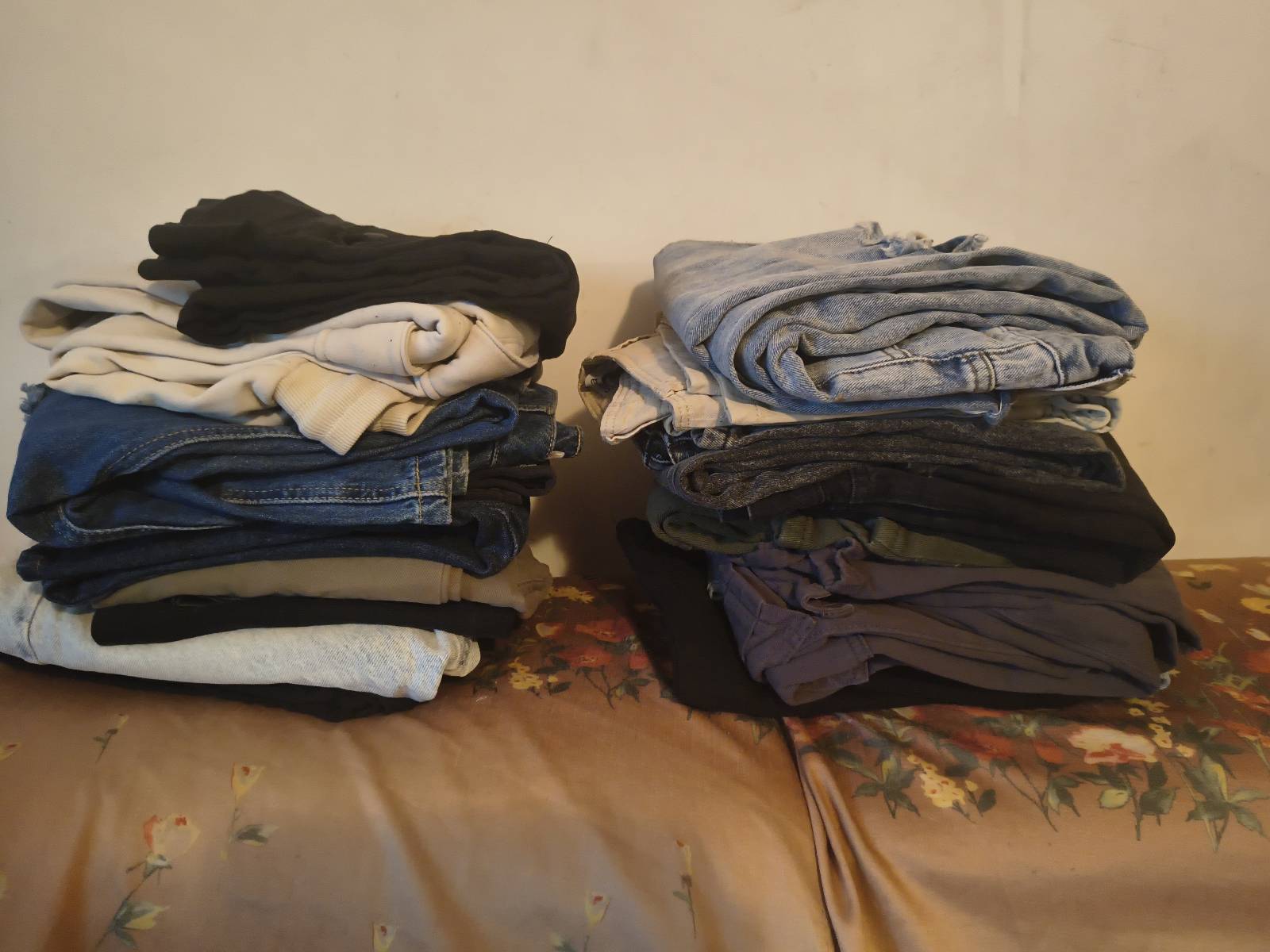 Lot de pantalons et jeans