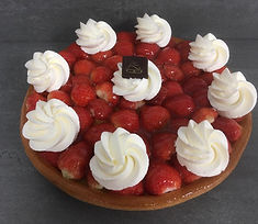 Aardbeienvlaai met slagroom.jpeg