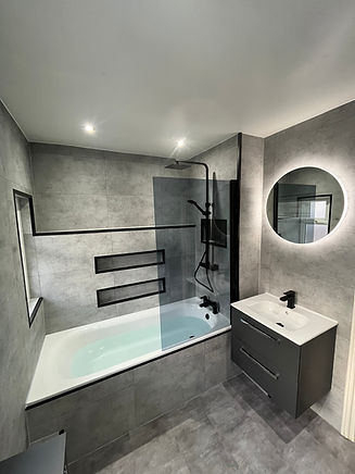 denver clad, close matchign lvt colour, grey furniturte, black trim.jpeg