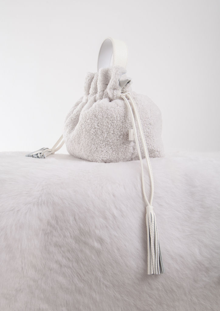 Thumbnail: LCI172/M SHEARLING DRAWSTRING BAG LEATHER HANDLE