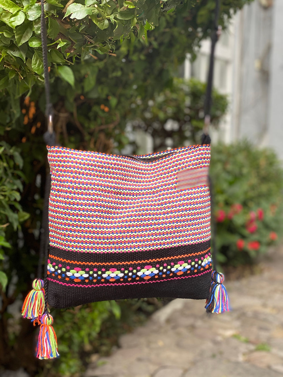 Miniatura: Bolsa bordada en Telar de Cintura