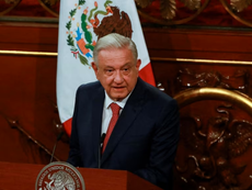 AMLO se enoja con YouTube y se filtran más teléfonos