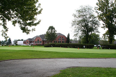 Practise Green with Clubhouse background at Kingsville Golf