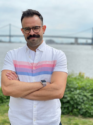 Felix A. Perez, LCSW headshot in Penn Treaty Park