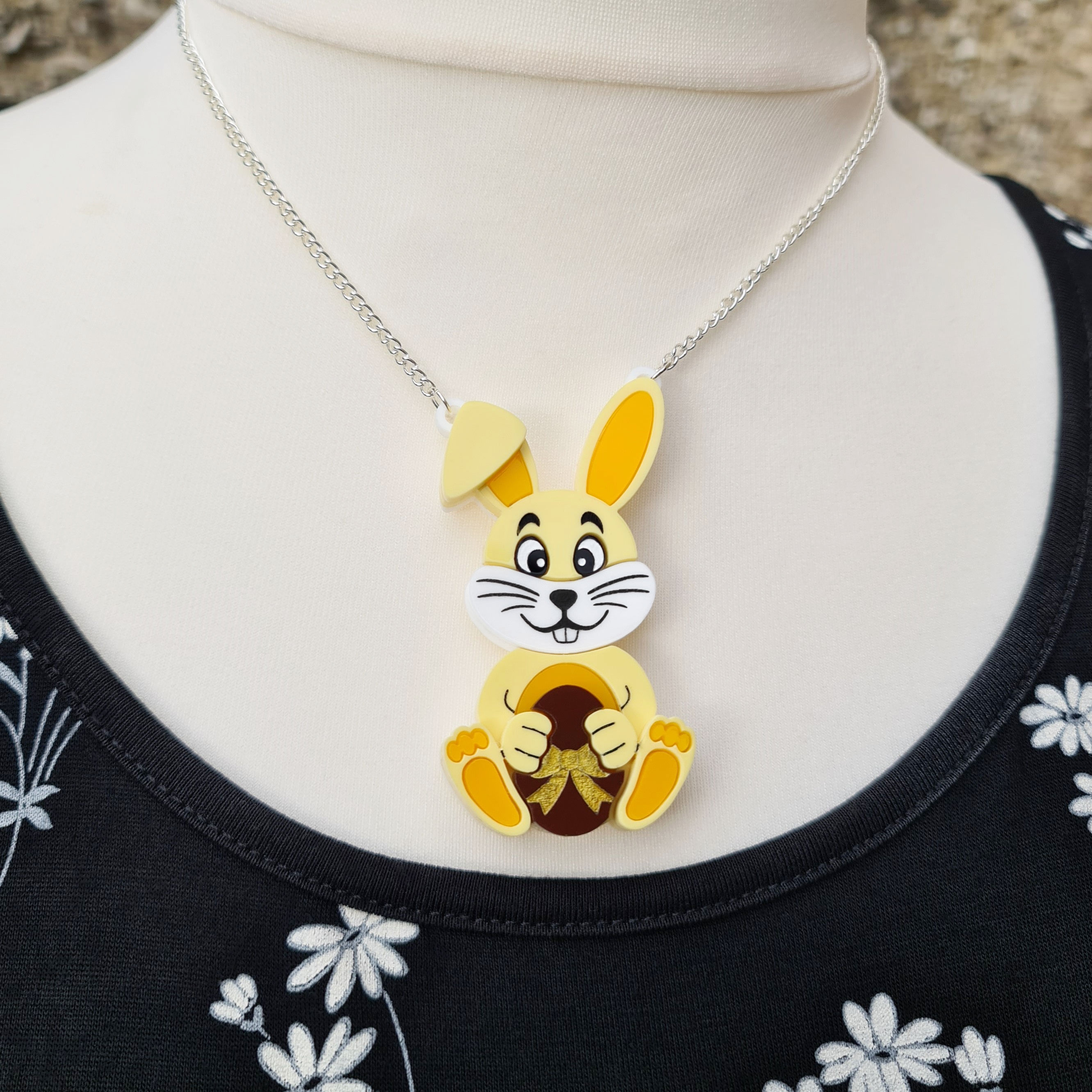 Collar Conejito Amarillo con Huevo Choc