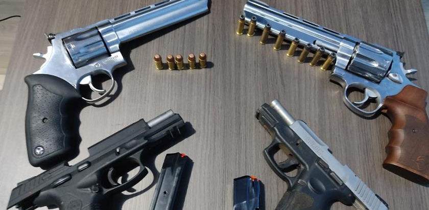 Homem é preso com arma de fogo nas proximidades onde tiroteio aconteceu na Linha Coqueiro
