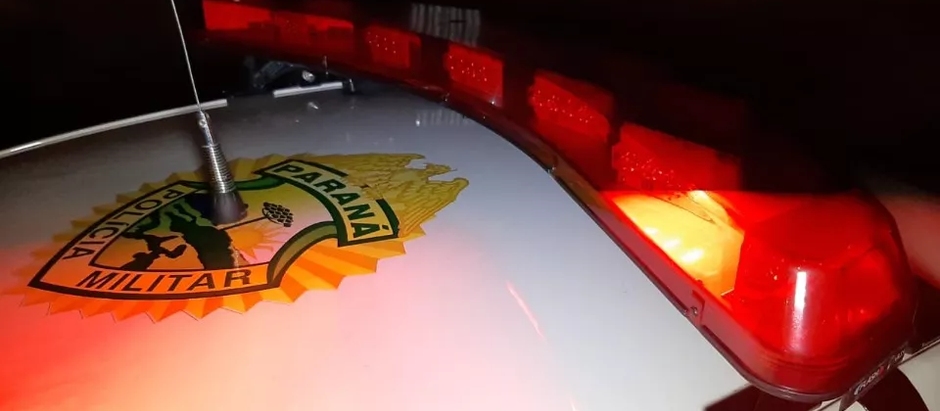 Adolescente é baleada na cabeça durante assalto