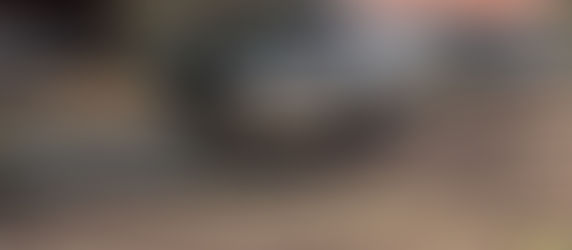 Homem em surto ateia fogo no próprio carro