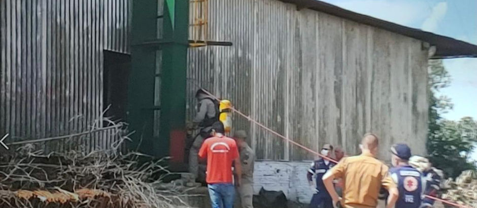 Homem morre após cair dentro de fosso de elevador de silo