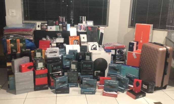 PRE apreende Van com grande quantidade de mercadorias sem documentação fiscal na PRC-280
