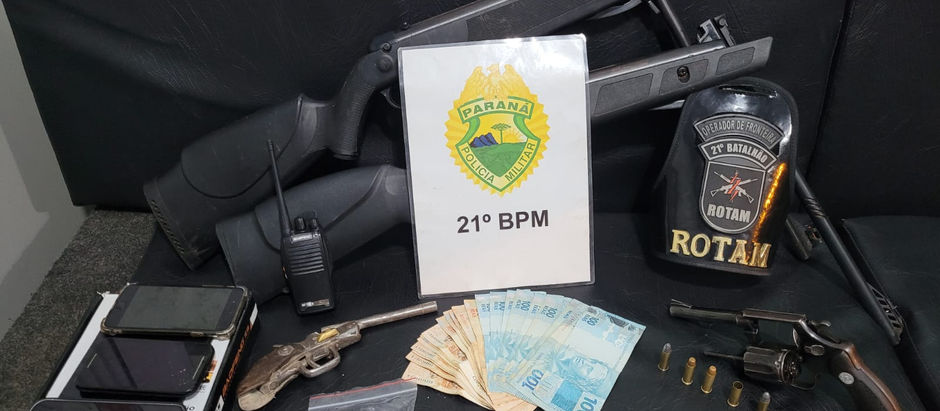 Casal é preso pela ROTAM por tráfico após condutor fugir da equipe e jogar moto em ribanceira
