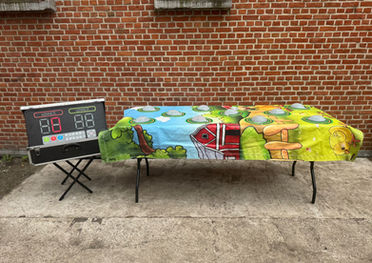 IPS tafelkleed met interactieve sensoren en scorebord van Retro City voor feesten en evenementen in België.