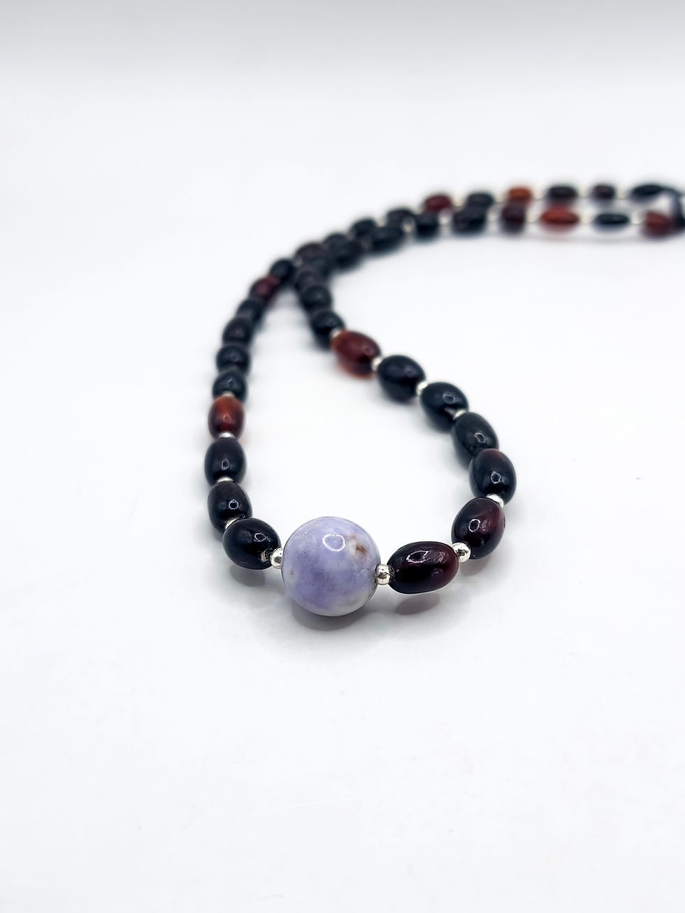 Collar de ámbar rojo y jade lila