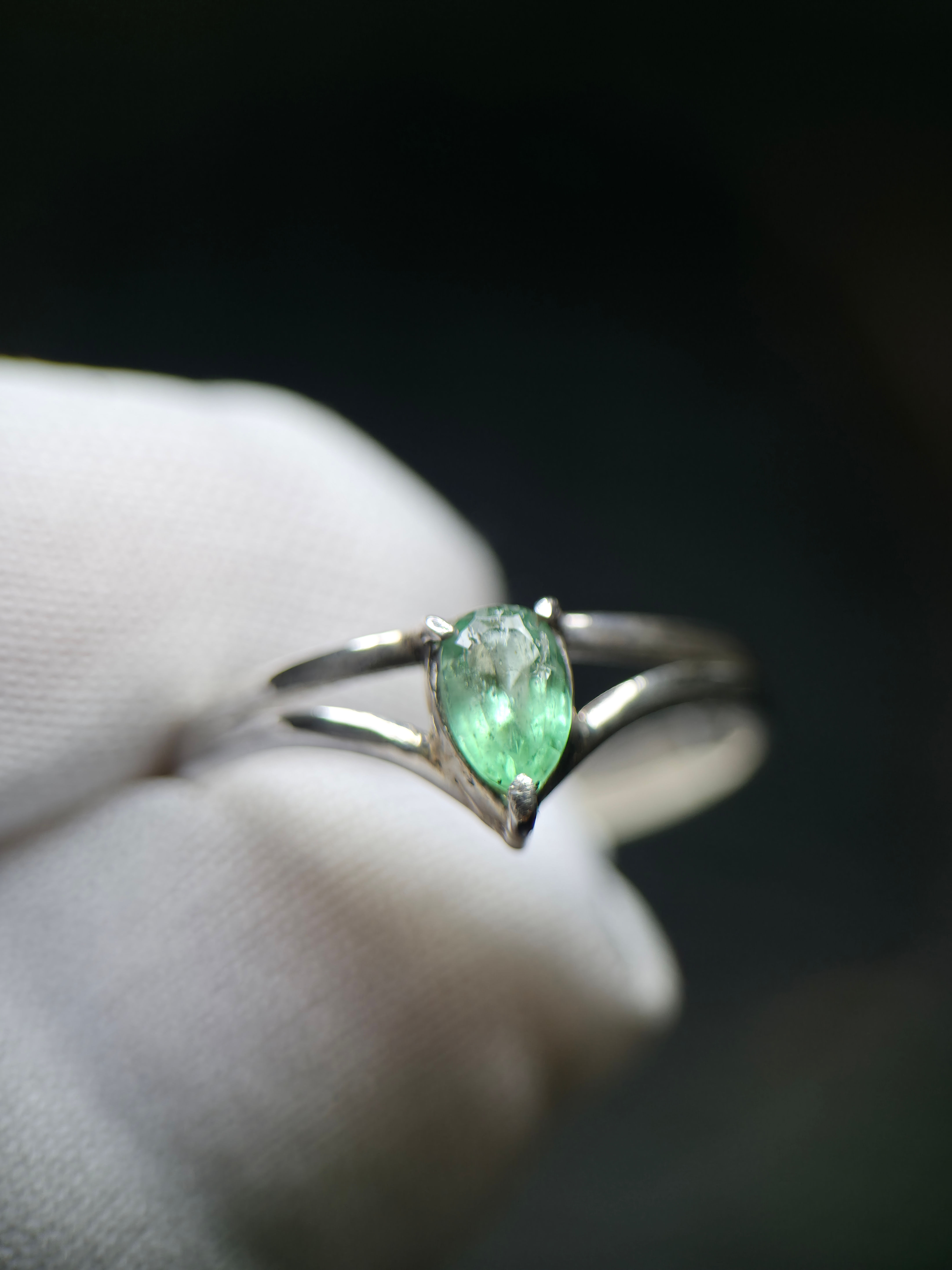 Anillo elfico de esmeralda 