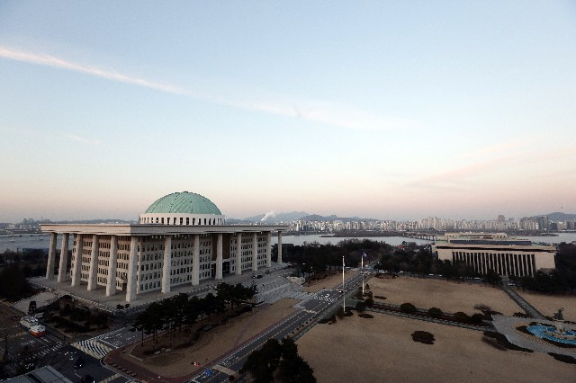 국회, 성범죄 의사 취업제한 아청법 재심의 촉각