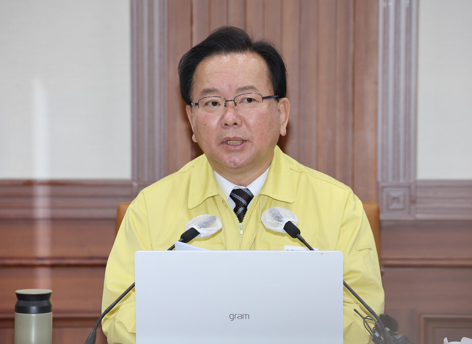 사적모임 인원 전국 6인, 영업시간 22시 시행