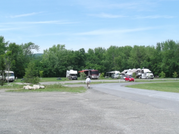 Riverside Park - Photo 3