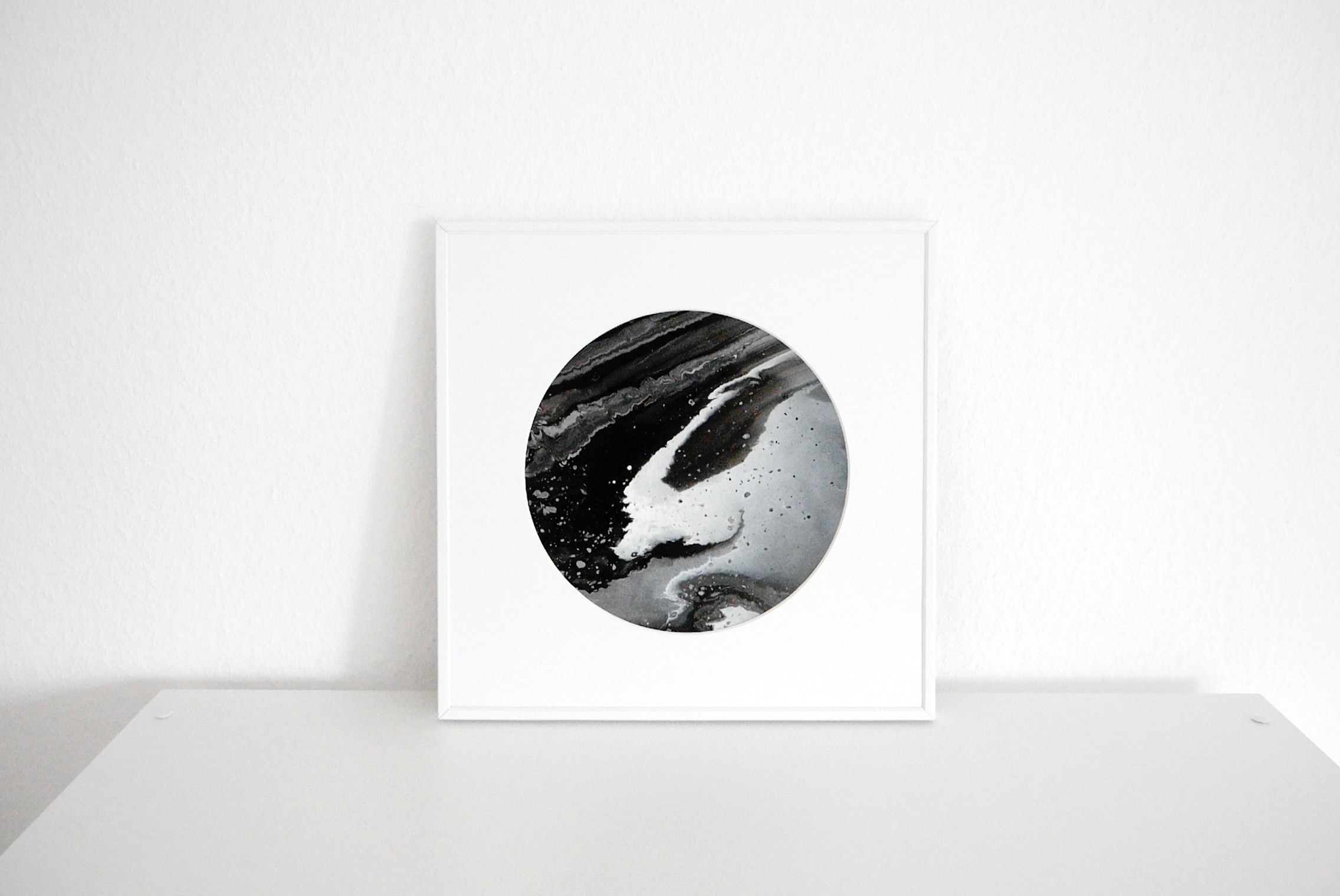 Fluid Planet - Black/White