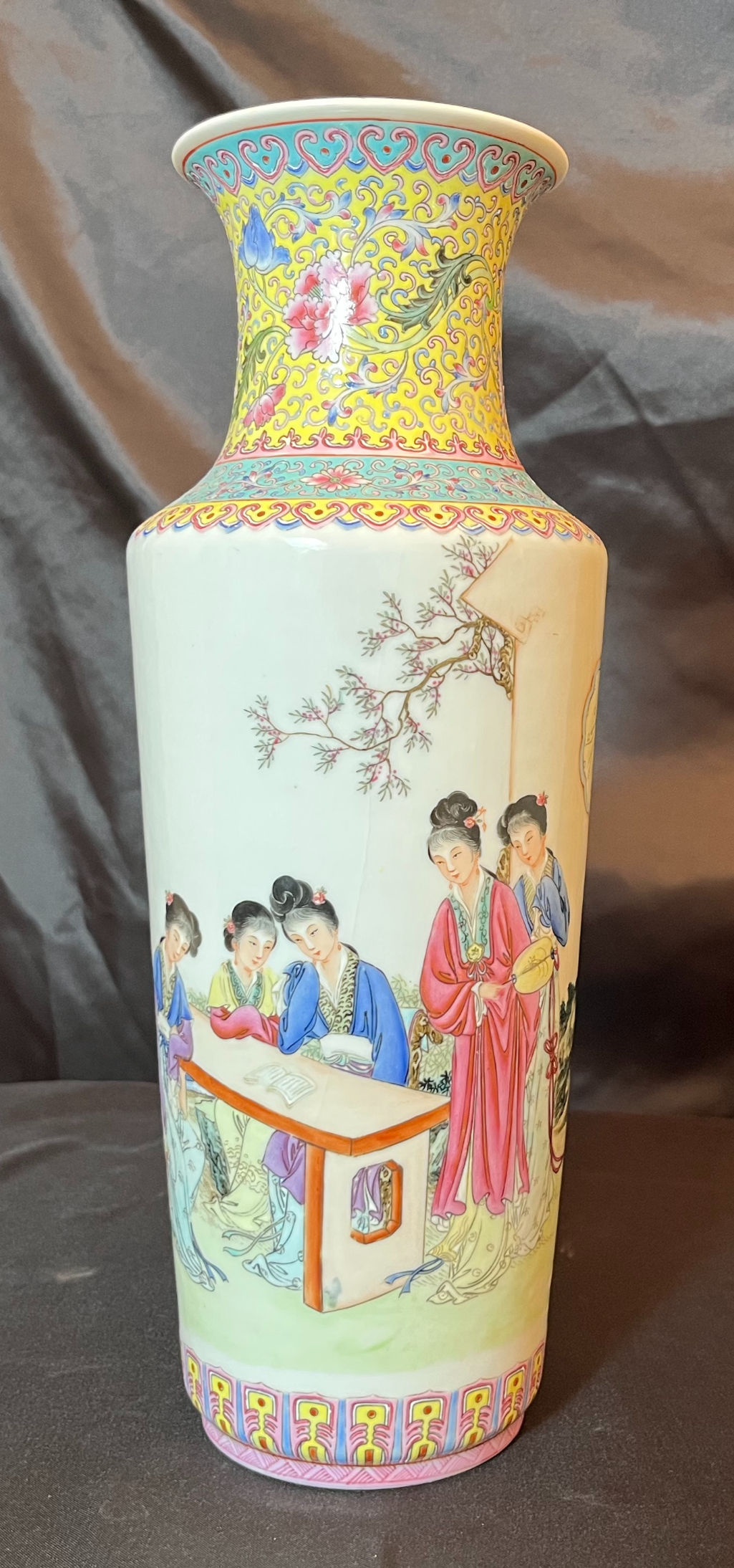 Vase polychrome, XXe siècle, Chine.