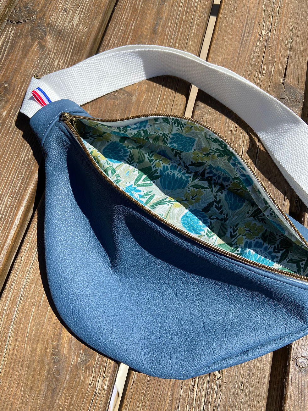 Miniature : Banane cuir bleu et fleurs 