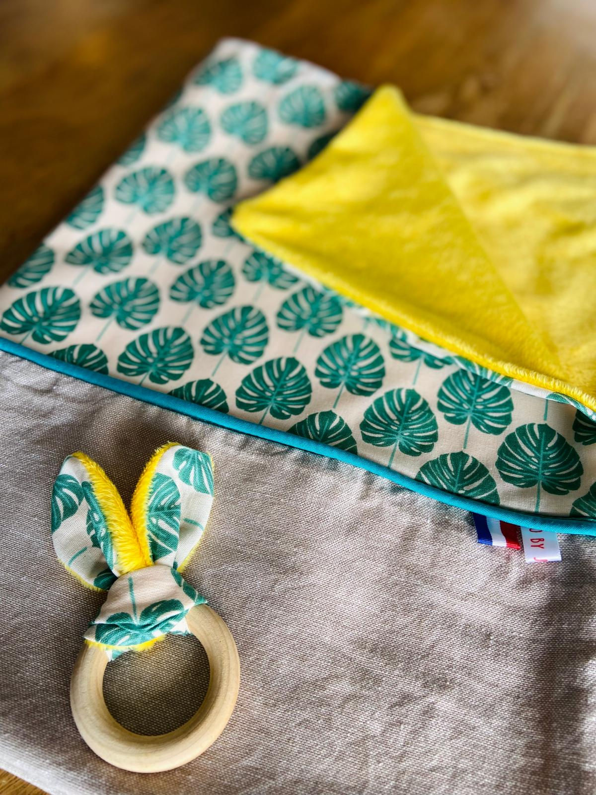 Couverture bébé personnalisable feuilles