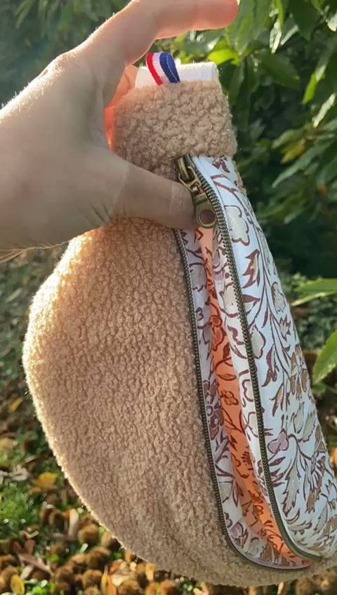 Miniature : Sac banane femme hiver beige et fleurs