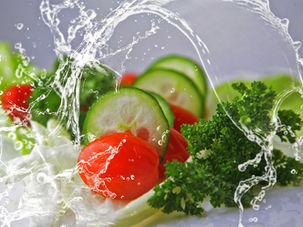 Manger vivant quand il fait chaud : vitalité, fraîcheur et plaisir au cœur de l’été