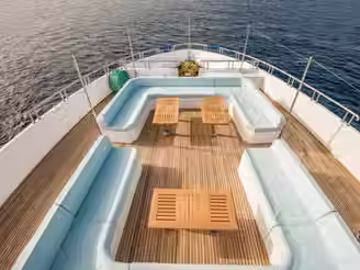 Teknelerde Teak Deck: Bakım ve Koruma İpuçları