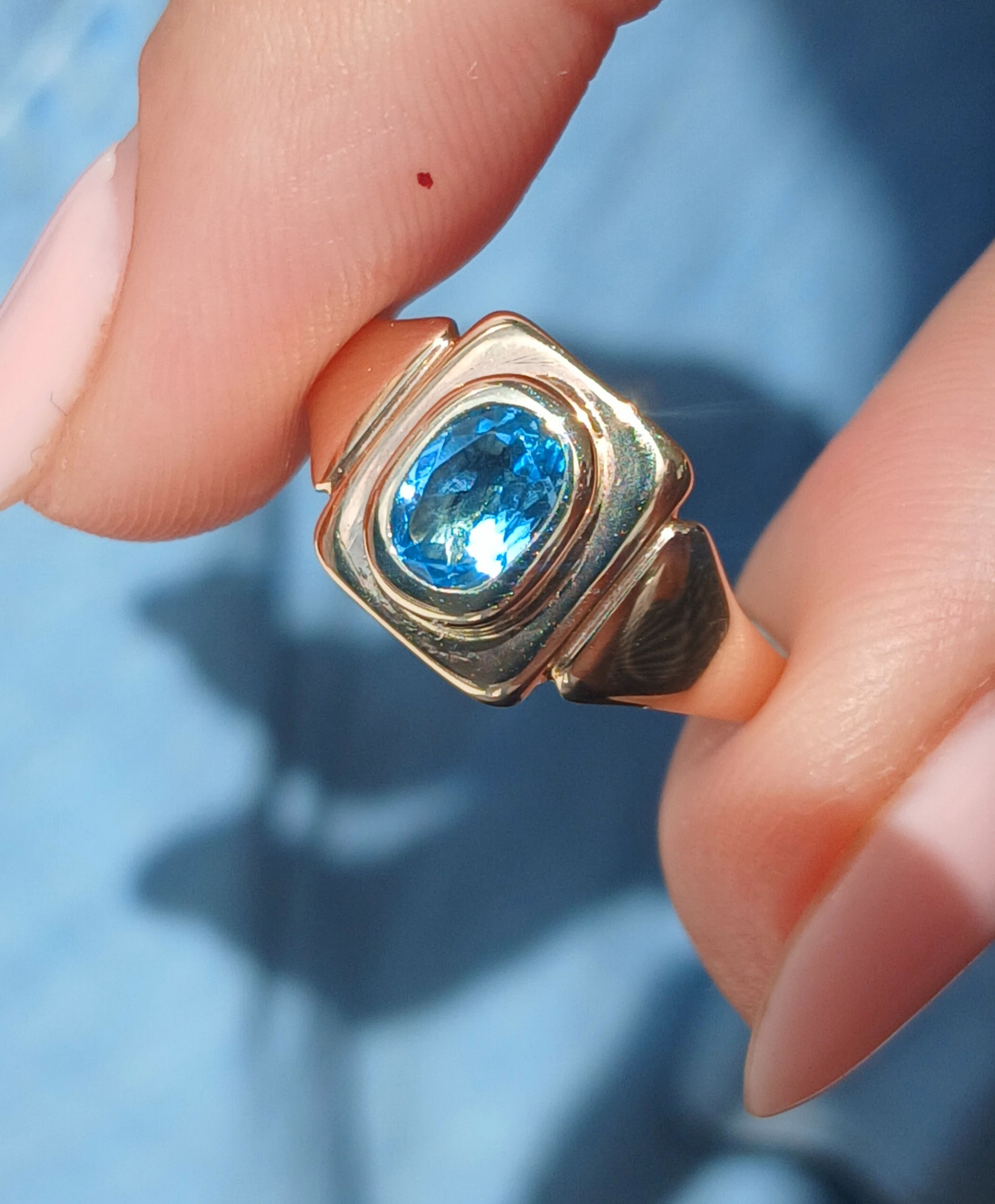 Vintage 9ct Gold & Blue Topaz Signet Ring 1931