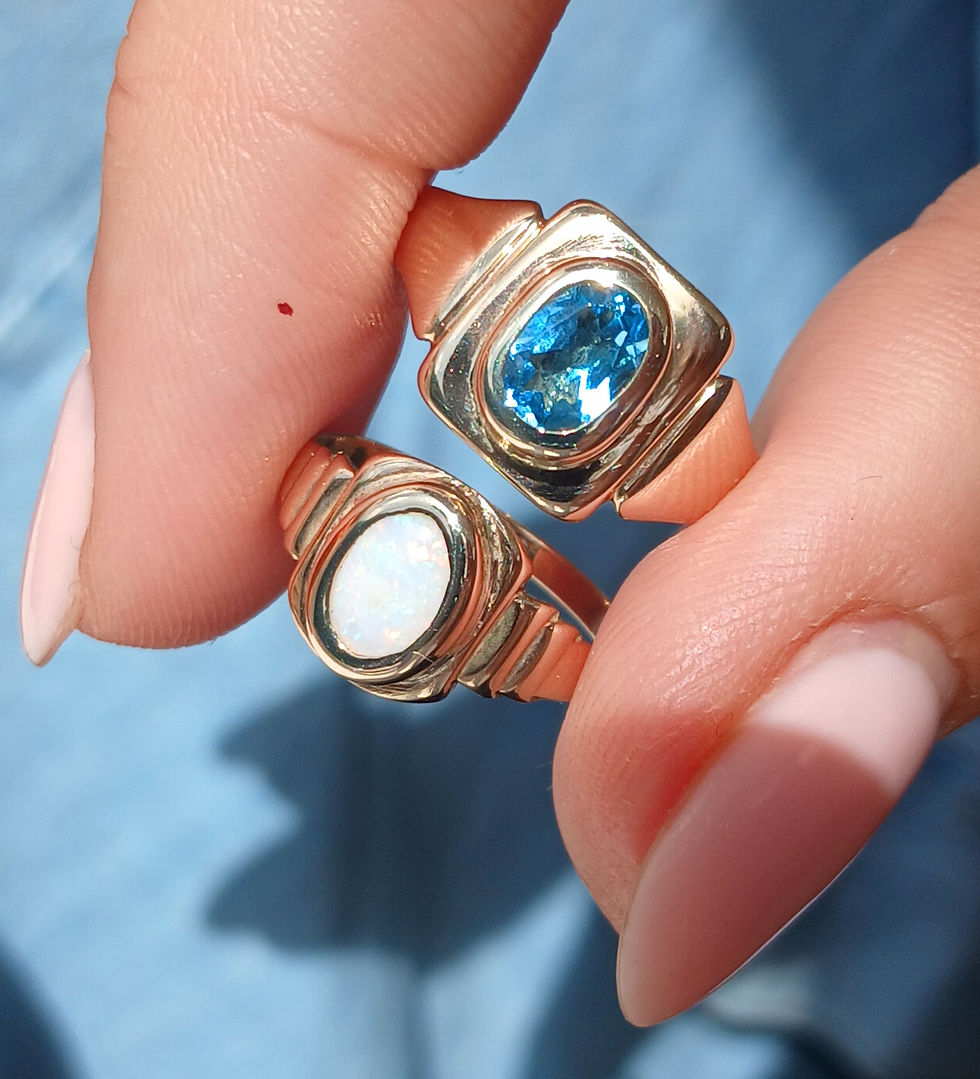 Thumbnail: Vintage 9ct Gold & Blue Topaz Signet Ring 1931