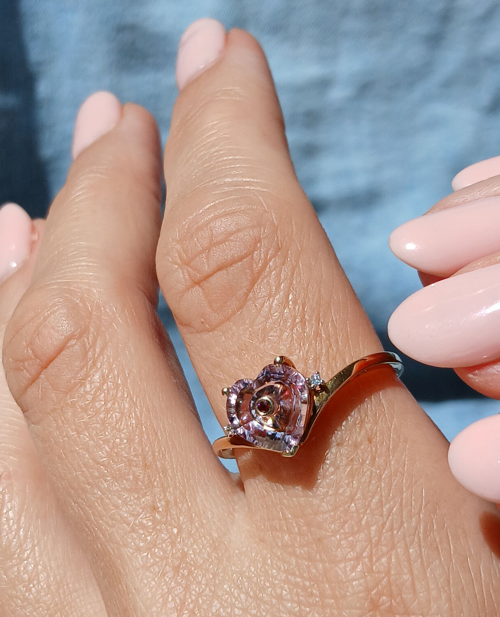 Thumbnail: Preloved 9ct Gold Lehrer Amethyst & Diamond Heart Ring 
