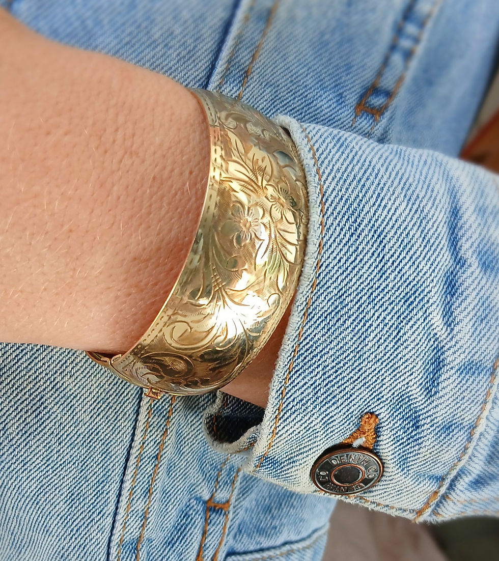 Thumbnail: Antique 9ct Gold Back & Front Floral Bangle 