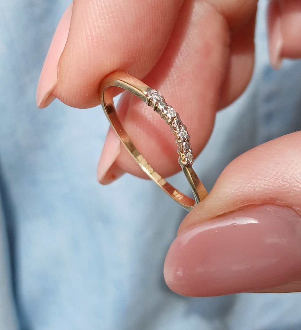 Thumbnail: Vintage 9ct Gold & Diamond Ring