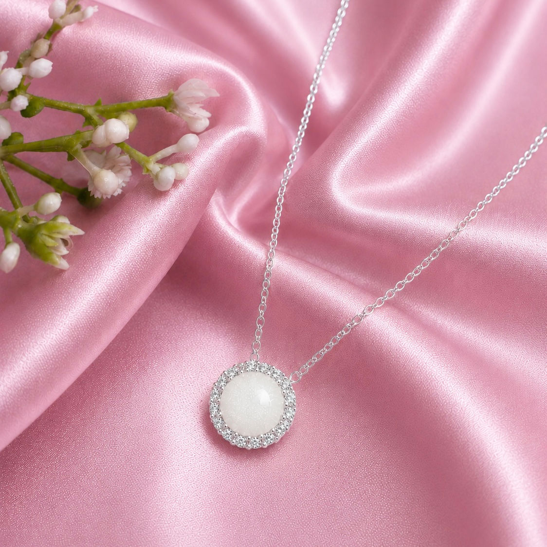 Round Halo Necklace
