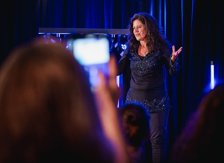 Mona Seitz in Keynote
