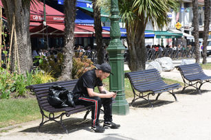 Homme au Téléphone (2).JPG