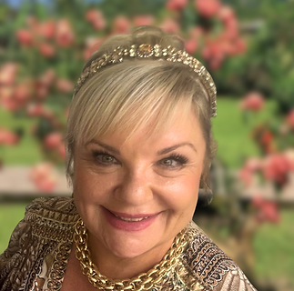 Danielle Fischer headshot.png