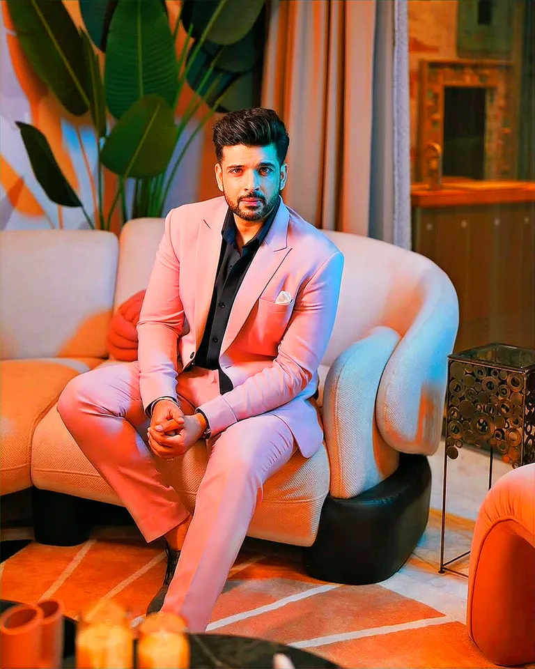 Article illustration: The King of Hearts, Karan Kundrra, joins Sunny Leone as the new co-host of MTV Splitsvilla X6, turning up the heat!
