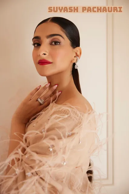 Sonam Kapoor owns Paris Fashion Week with her stunning appearance for Valentino! artwork