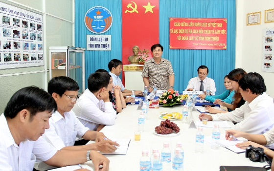 Quang cảnh buổi làm việc