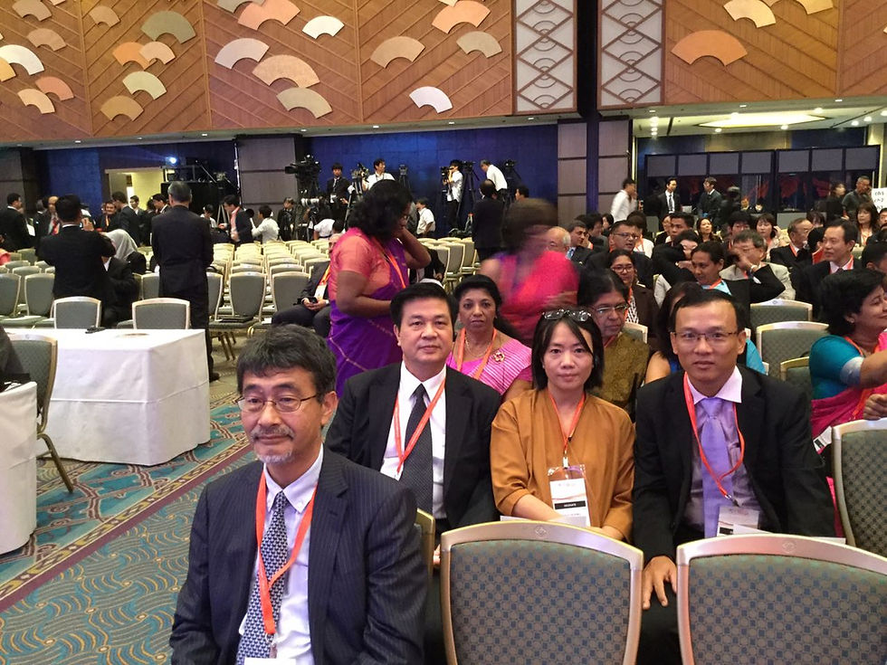 Chủ tịch LĐLSVN Đỗ Ngọc Thịnh cùng một số đại biểu Việt Nam tại Hội nghị