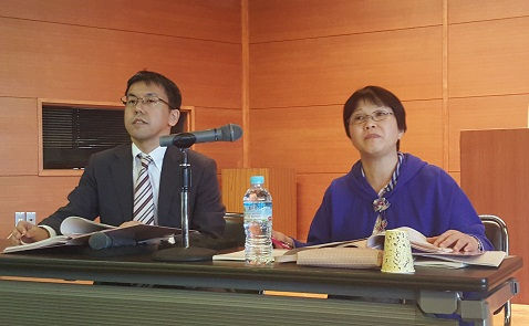 Luật sư Tsukahara Masanori - chuyên gia Dự án JICA (bên trái - ảnh: Hoài Phan)